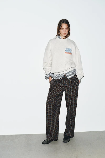 CONTRAST TEXT SWEATSHIRT