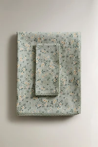 WILDFLOWER TABLECLOTH WITH LACE TRIM