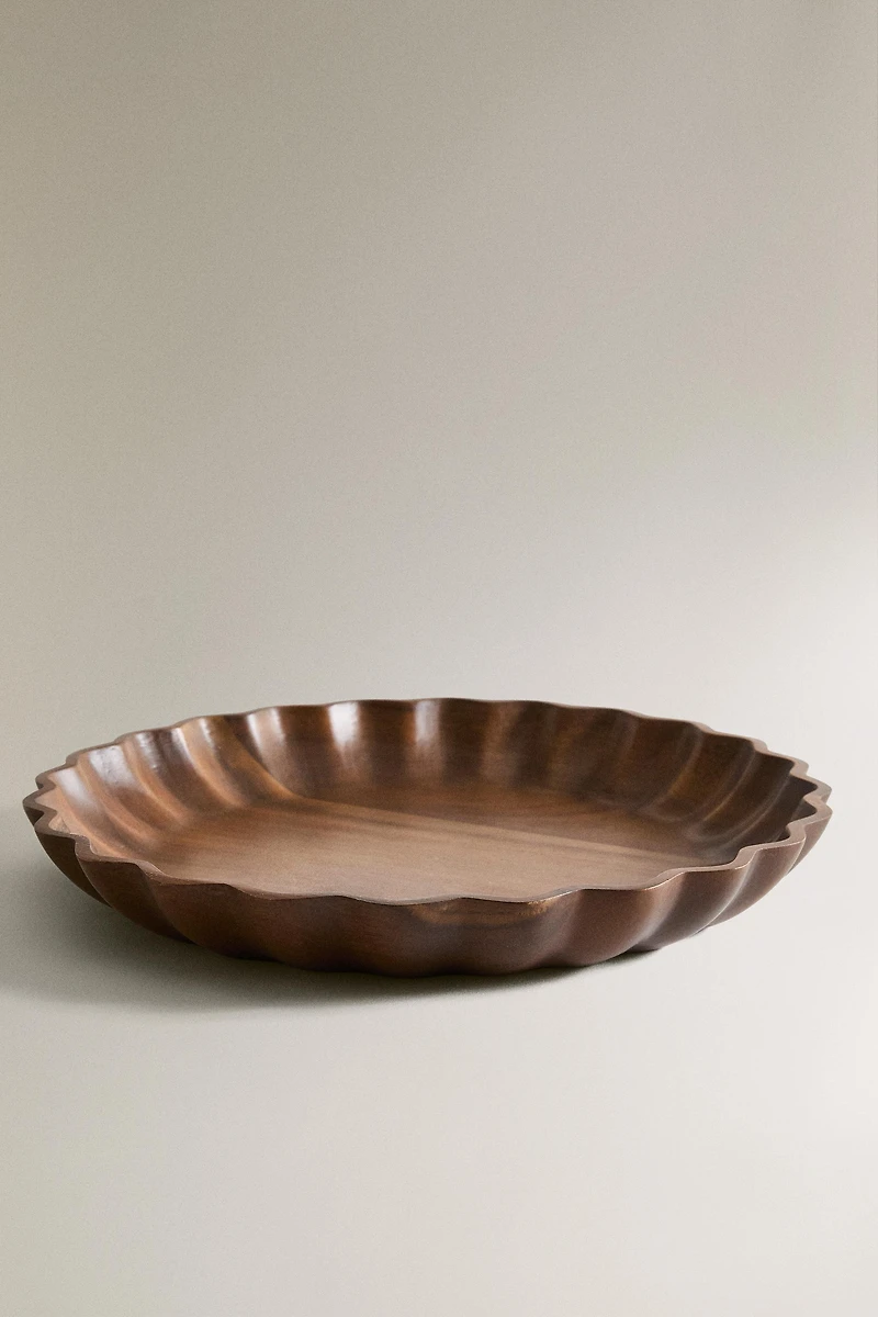 SCALLOPED SERVING DISH