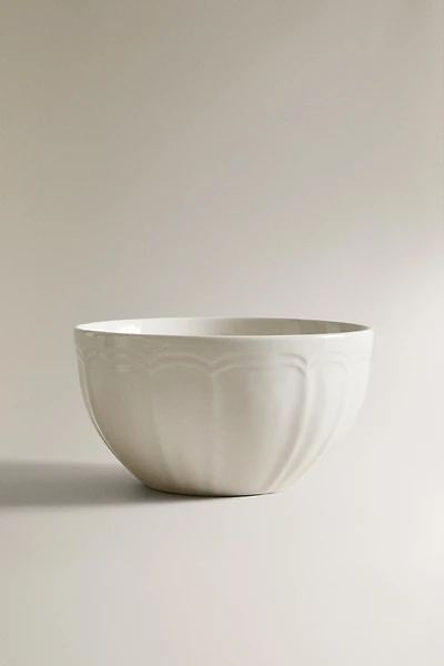 PORCELAIN BOWL WITH RAISED DESIGN