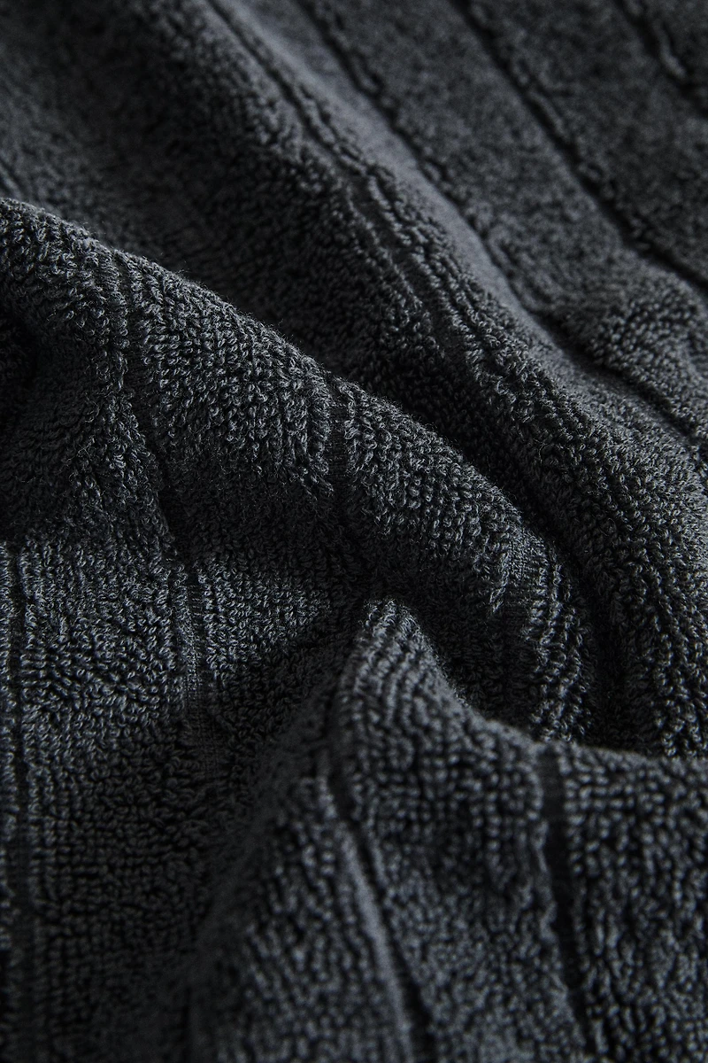 TEXTURED STRIPED BATH TOWEL