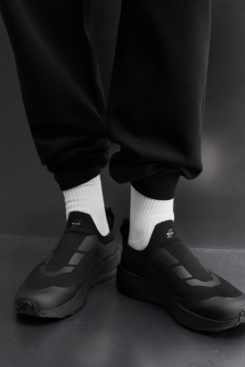LACELESS RUNNING SNEAKERS