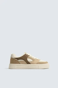 RETRO-STYLE SNEAKERS