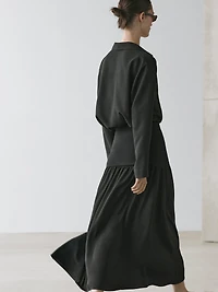 Flowing contrast midi skirt
