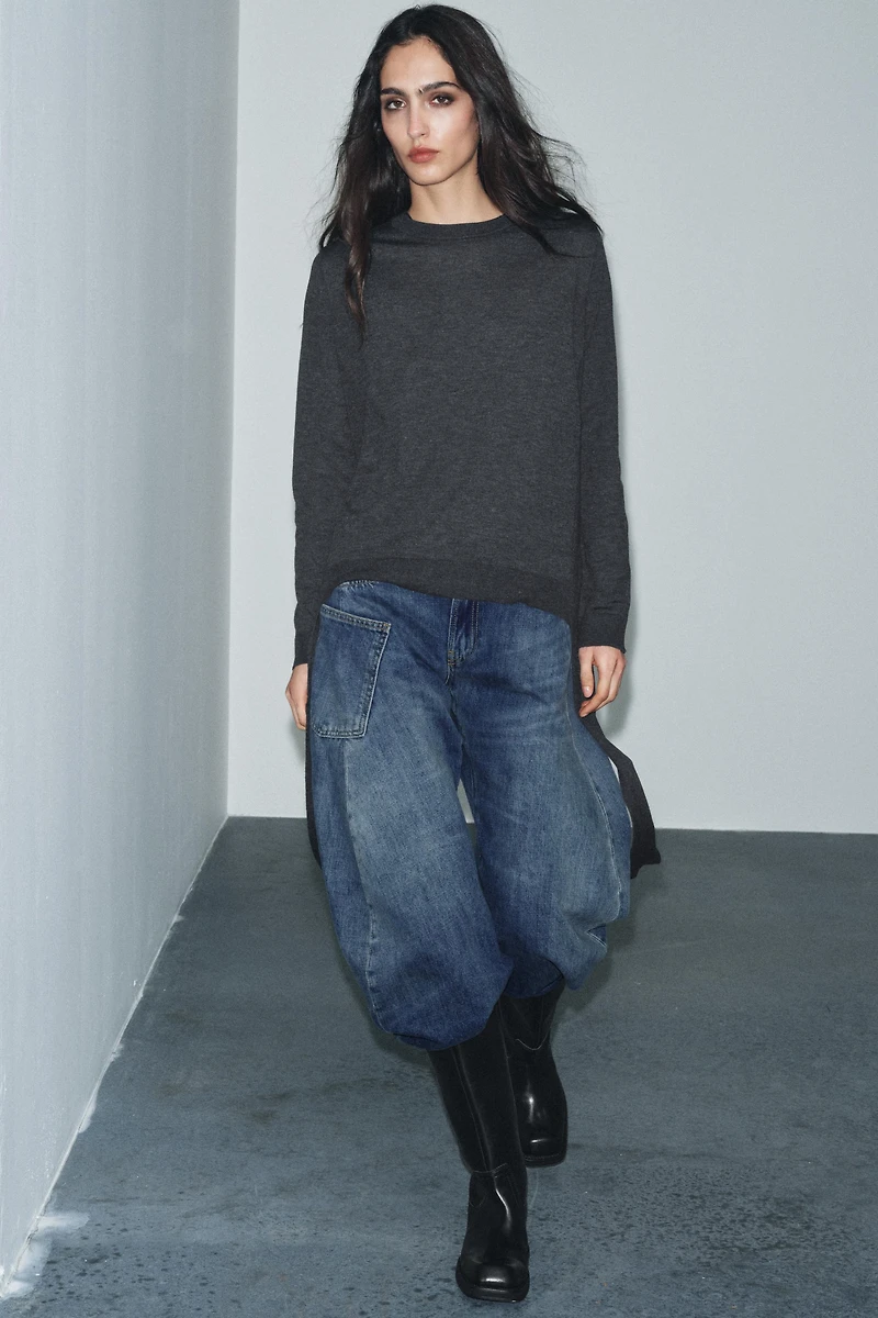 PULL EN MAILLE AVEC BANDES LATÉRALES