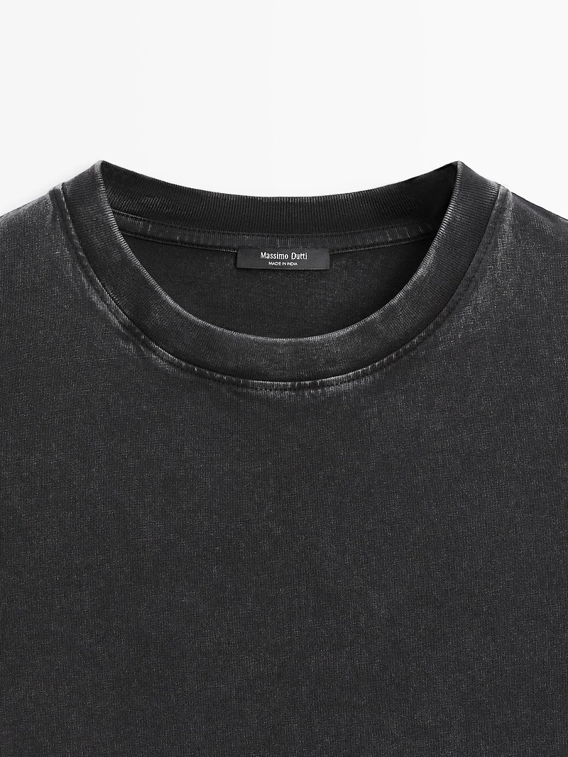 Distressed oversize T-shirt