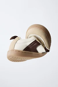 RETRO BAREFOOT SNEAKERS