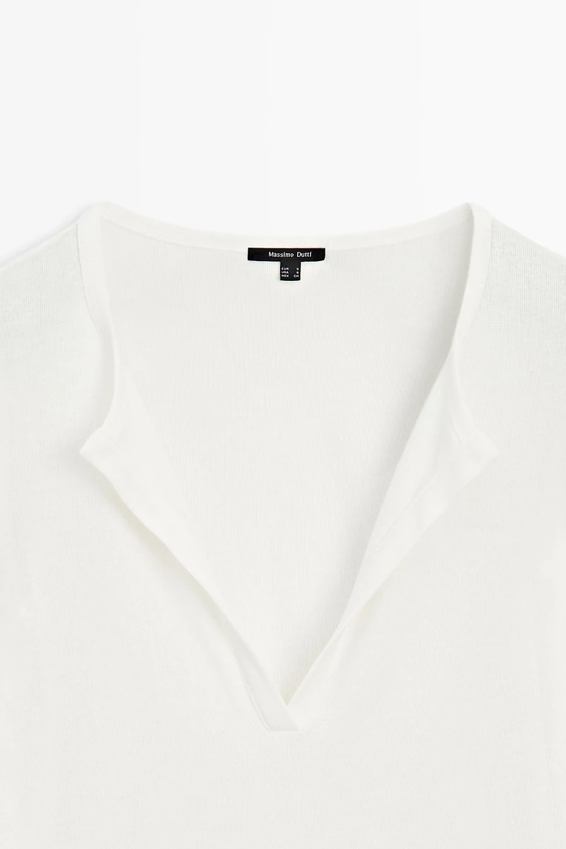 100% cotton V-neck T-shirt
