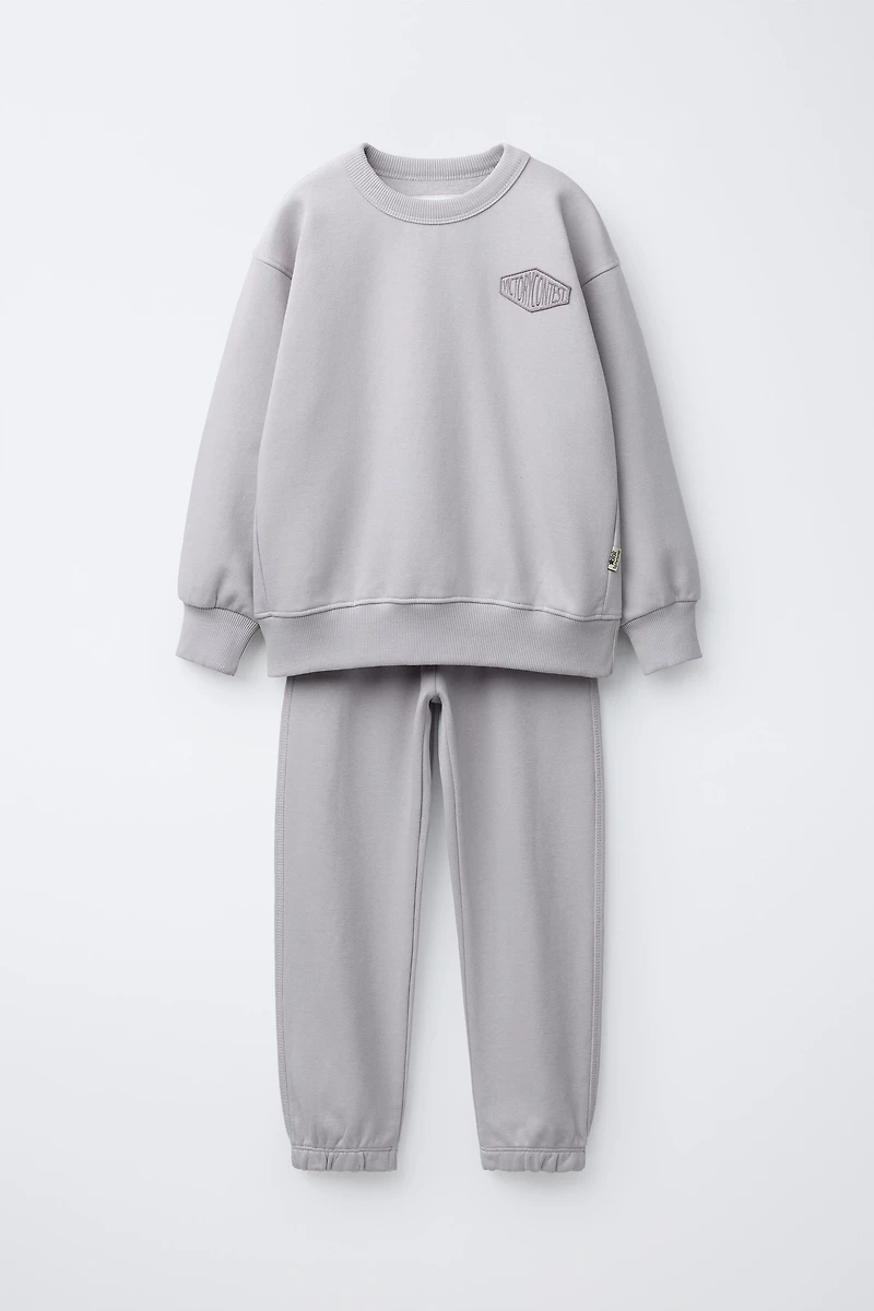 SWEATSHIRT AND JOGGER SET WITH TEXT PATCH