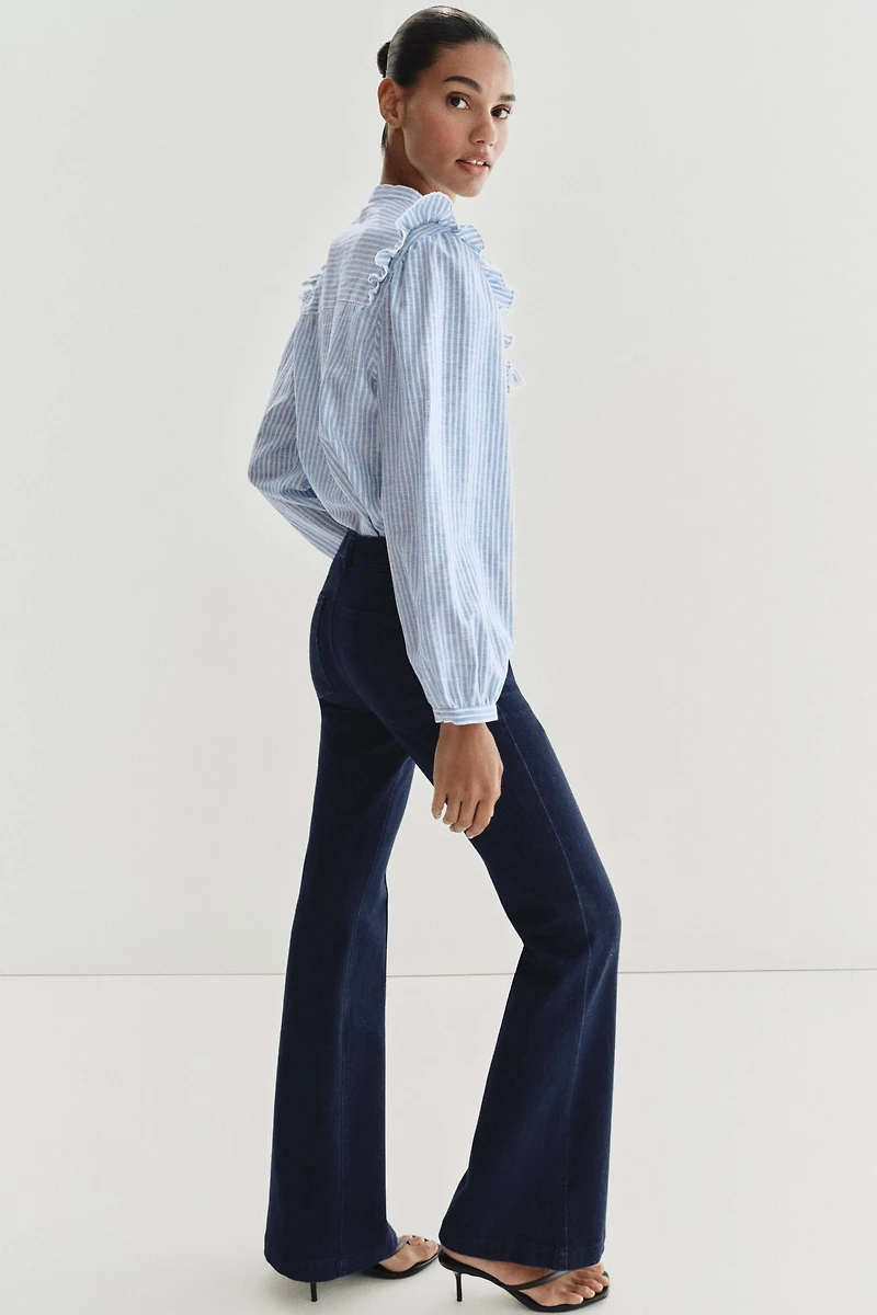 CHEMISE À RAYURES, VOLANTS ET FIL MÉTALLISÉ