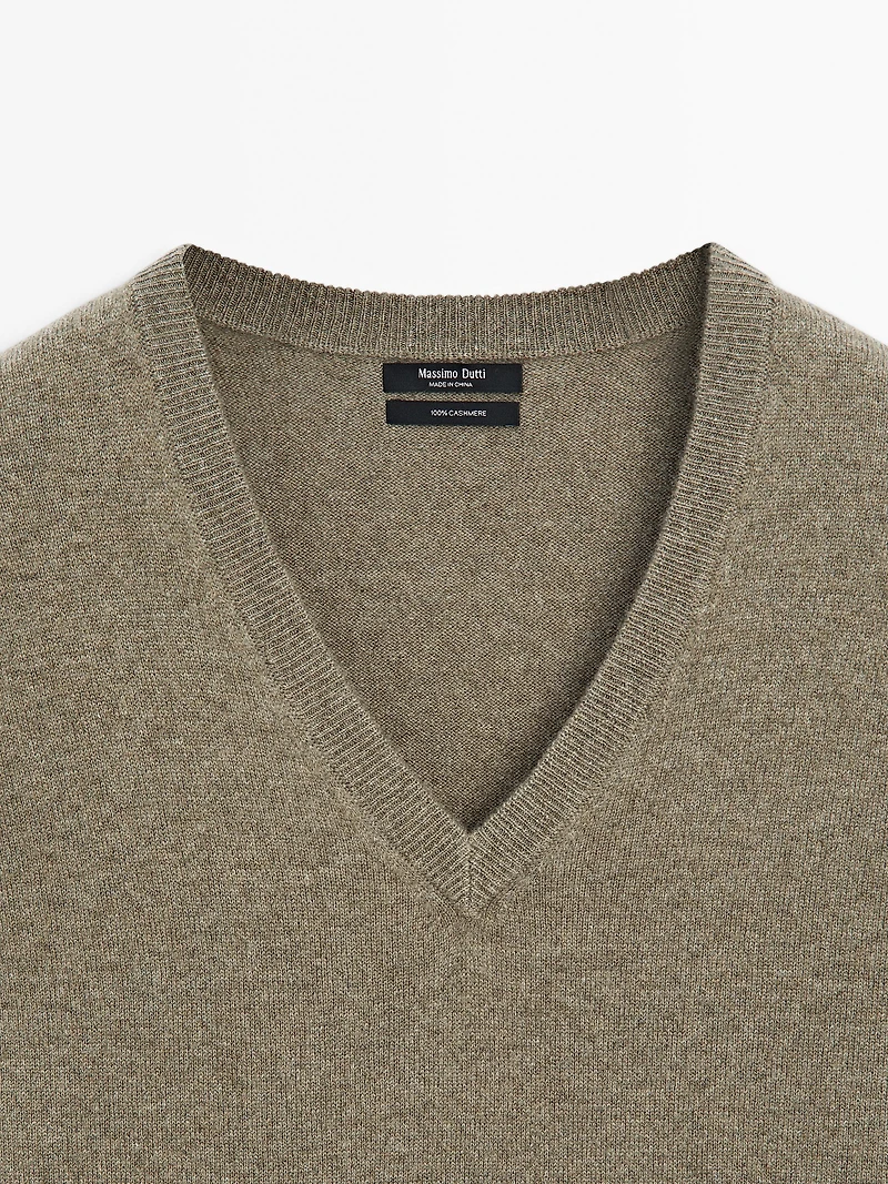 Knit 100% cashmere V-neck sweater