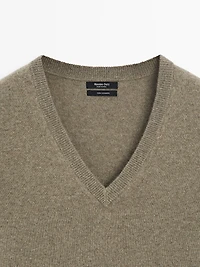 Knit 100% cashmere V-neck sweater