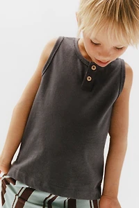 T-SHIRT SANS MANCHES BOUTONS