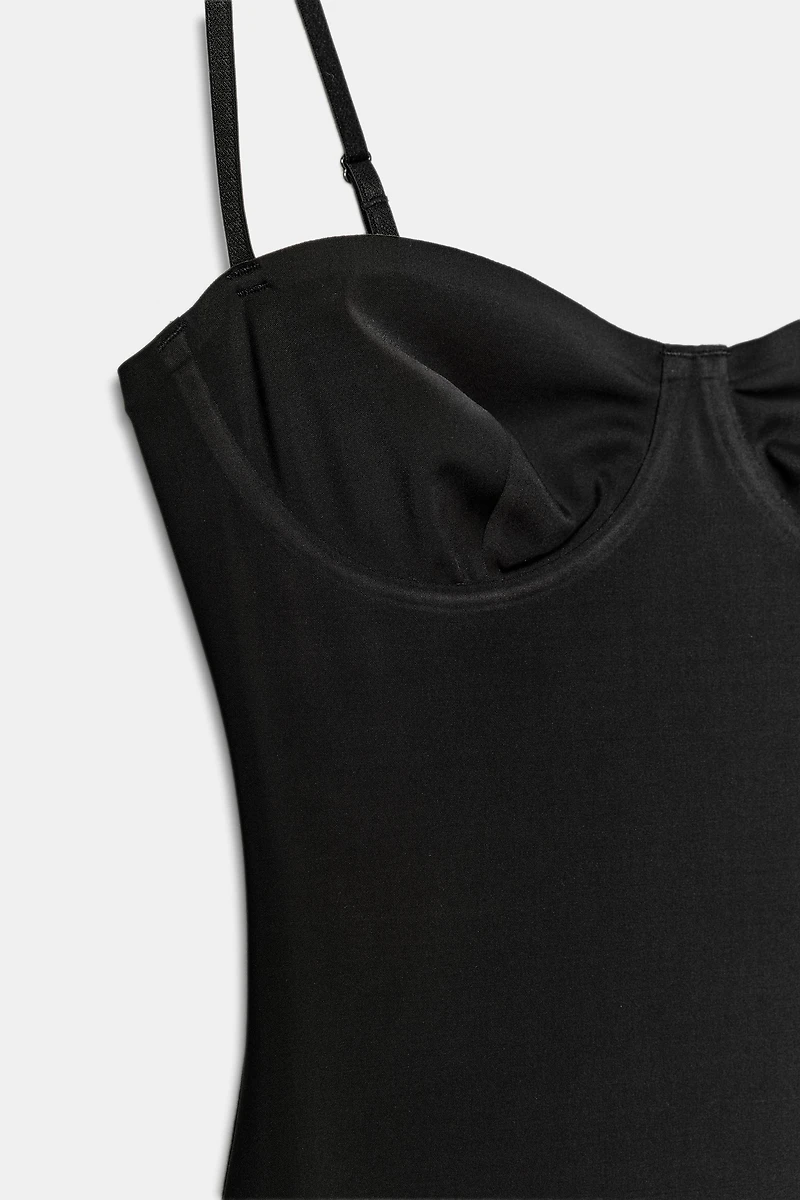 ROBE DÉCOLLETÉ EN CŒUR