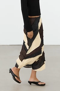 Layered contrast linen midi skirt