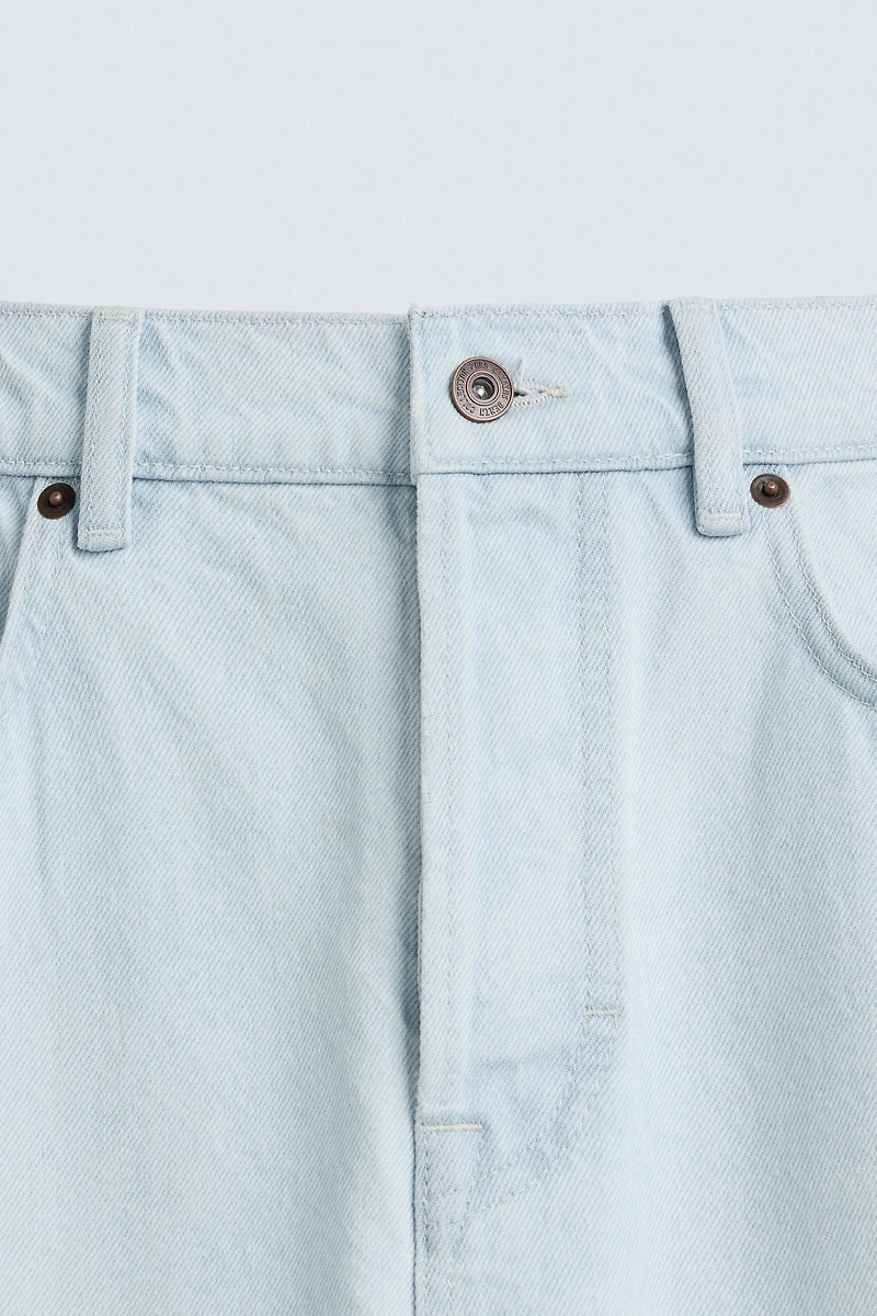 STRAIGHT FIT JEANS