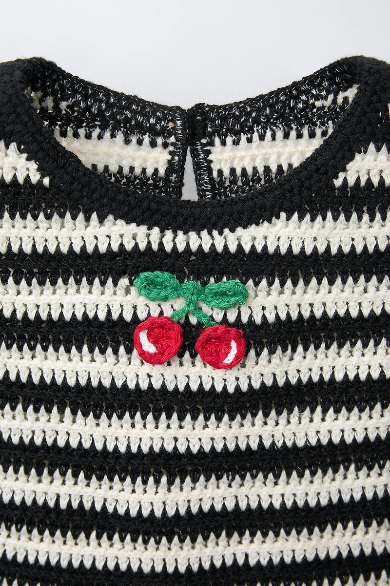 TOP EN CROCHET À RAYURES BRODERIE CERISES