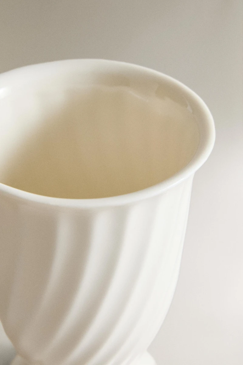 EMBOSSED CERAMIC TOOTHBRUSH TUMBLER