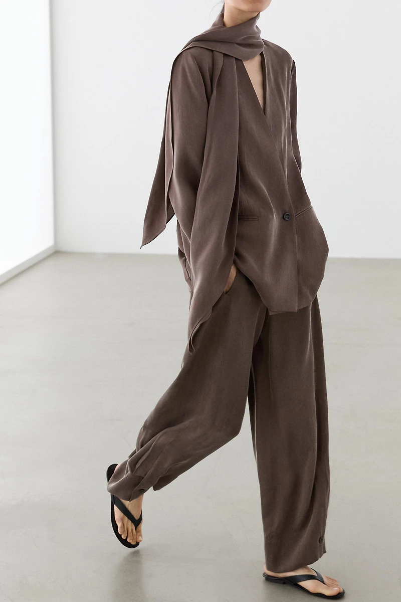 Total look flowing overshirt with tie detail