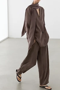 Total look flowing overshirt with tie detail