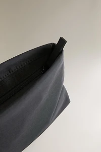 TECHNICAL FABRIC MEDIUM TOILETRY BAG