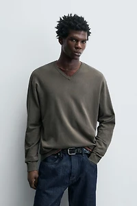 PULL BASIQUE À COL EN V