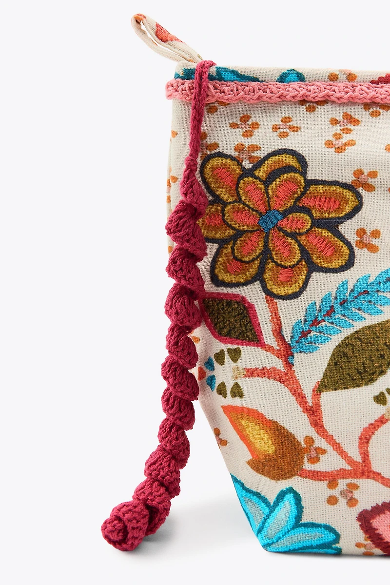 EMBROIDERED FLORAL PRINT TOILETRY BAG