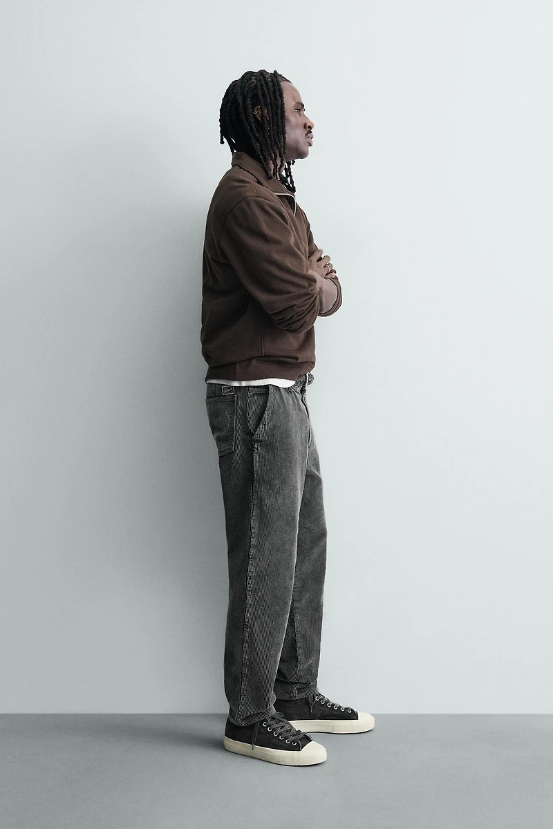 PANTALON CARROT FIT EN VELOURS CÔTELÉ