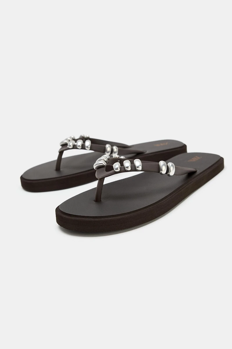 CHARM FLAT SANDALS