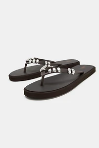 CHARM FLAT SANDALS