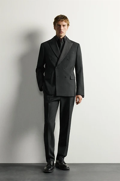 DOUBLE-BREASTED TUXEDO BLAZER