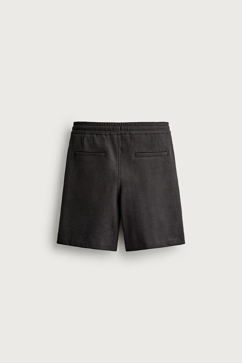 TEXTURED RELAXED FIT SHORTS