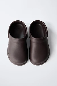 RUBBER CLOGS