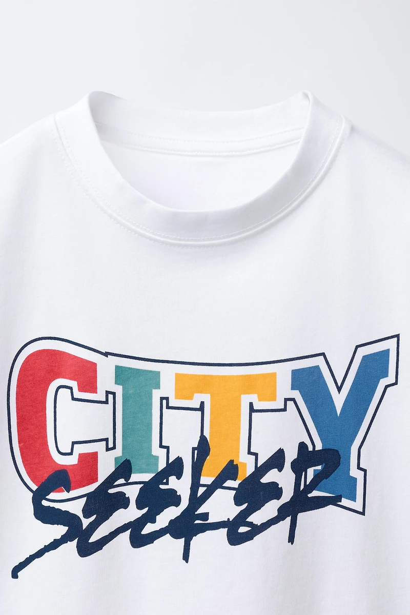 T-SHIRT VARSITY