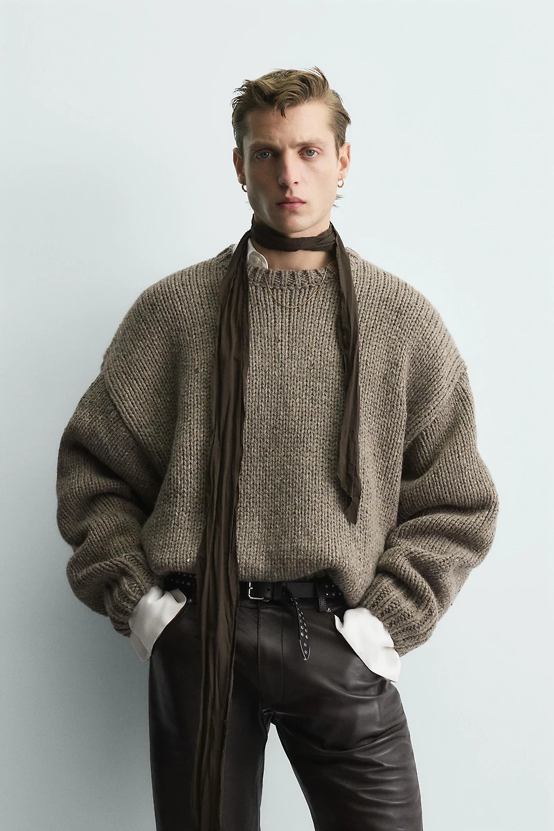 PULL STRUCTURÉ AVEC LAINE