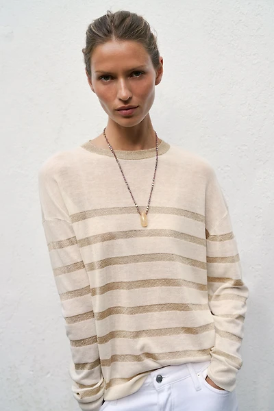 PULL EN MAILLE À RAYURES ET FIL MÉTALLISÉ
