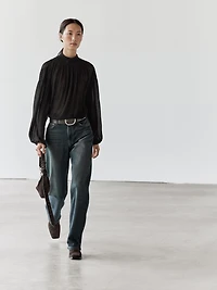 Flowing blouse with collar detail