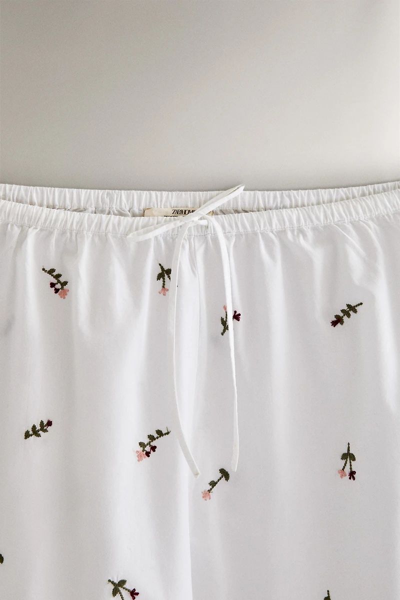 EMBROIDERED FLOWER TROUSERS