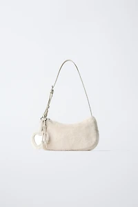 SAC BANDOULIÈRE EFFET FOURRURE AVEC BRELOQUE