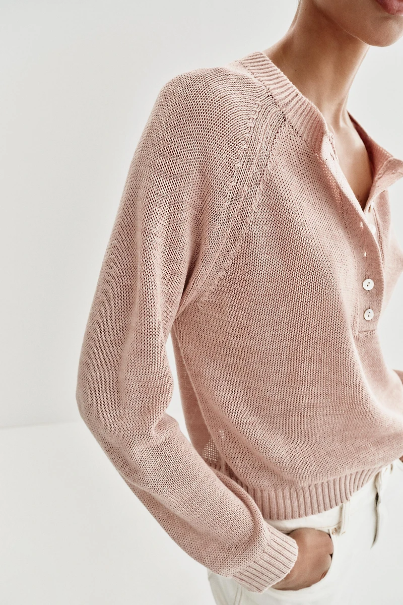 PULL EN MAILLE À BOUTONS