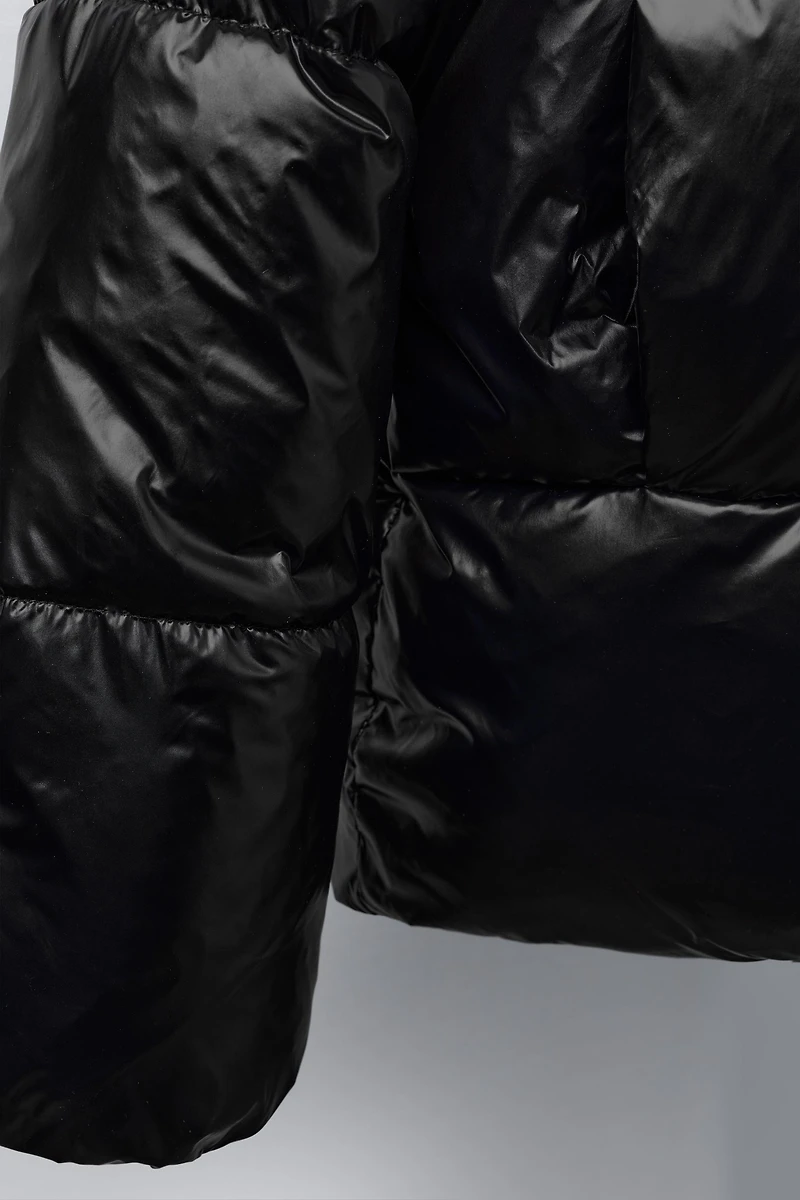 SHINY HOODED PUFFER JACKET WITH FAUX FUR LINING