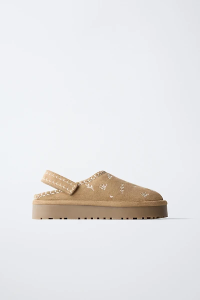 EMBROIDERED FAUX FUR CLOGS