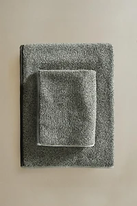 BATH TOWEL WITH A MELANGE-EFFECT