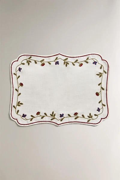 PLACEMAT WITH FLORAL EMBROIDERY