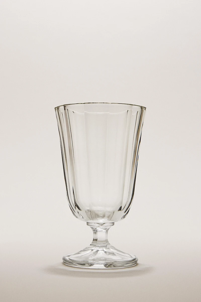 RAISED FACETED WINE GLASS