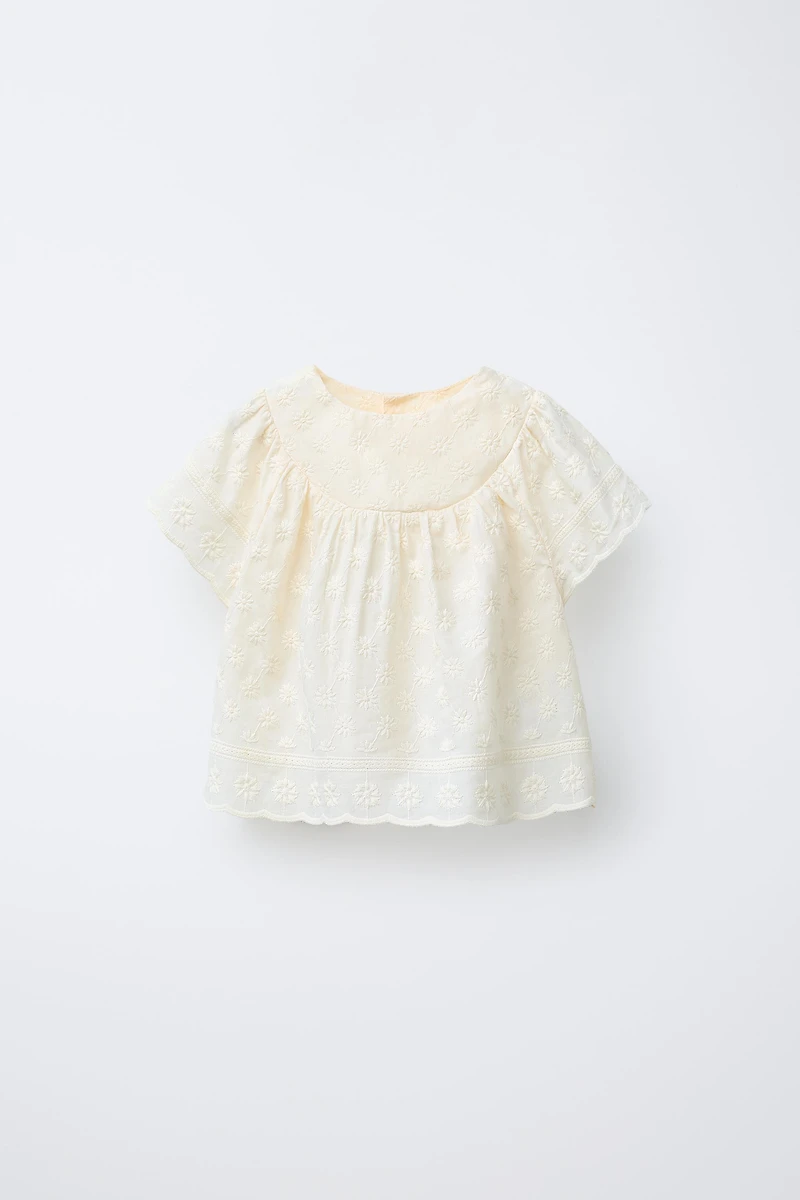FLORAL EMBROIDERED BLOUSE