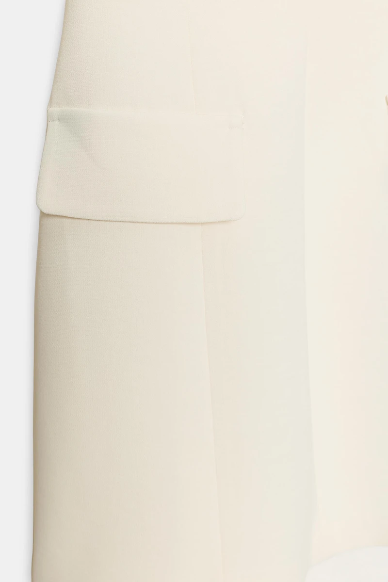 ROBE COURTE À MANCHES BOUFFANTES
