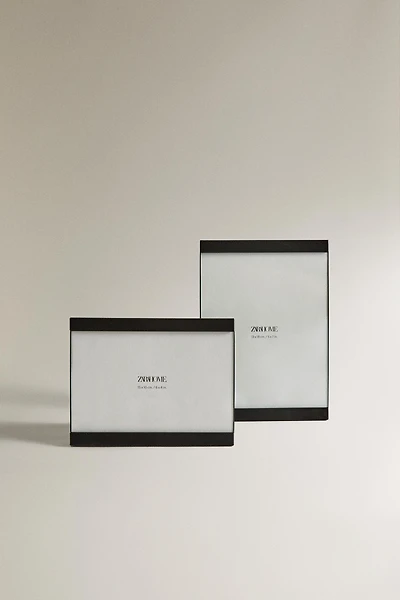 BLACK METAL PHOTO FRAME