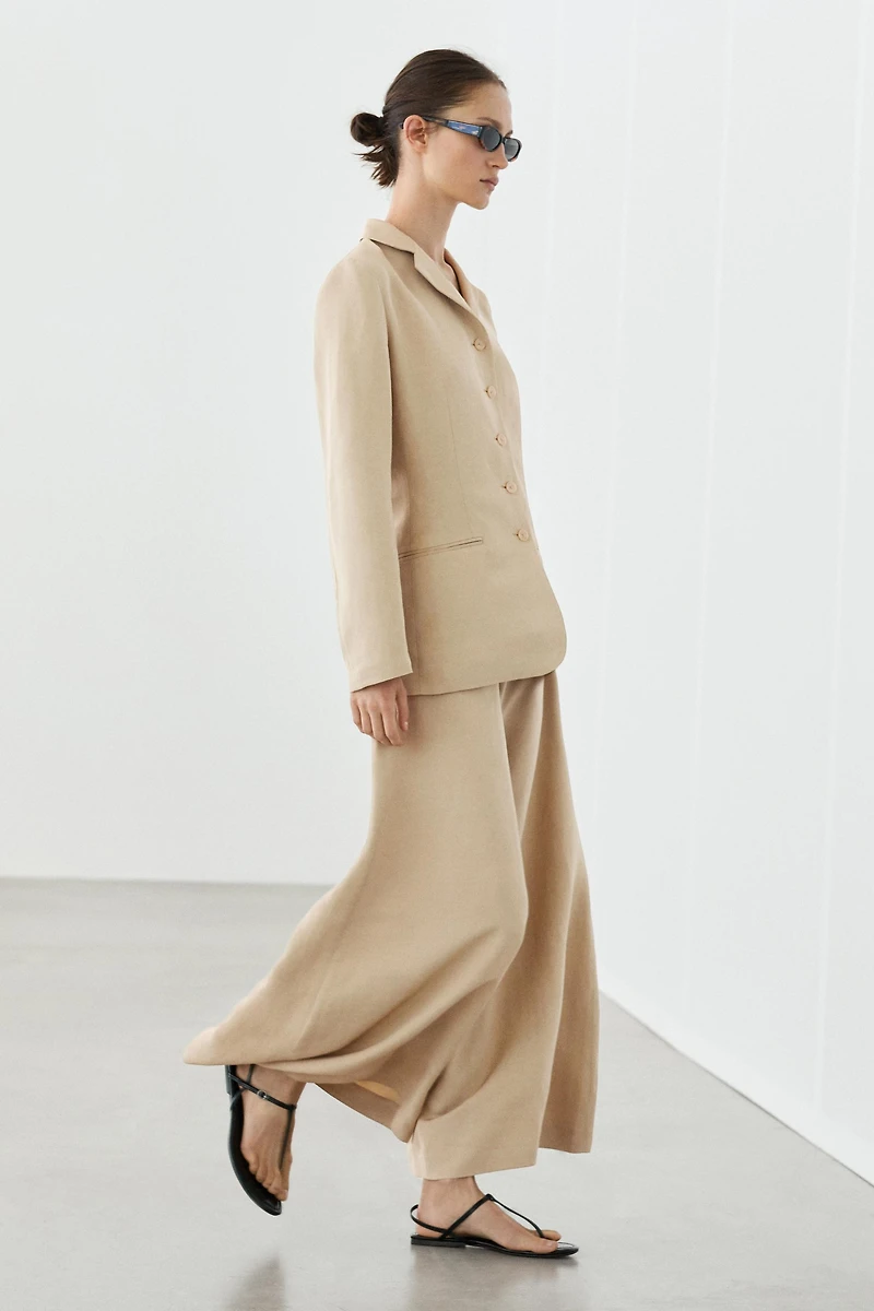 Wide-leg voluminous trousers