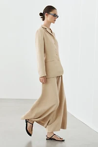 Wide-leg voluminous trousers